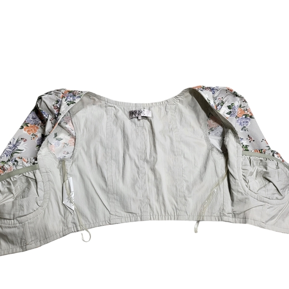 House of CB Tops Floral Print Puff Sleeve Top - Picture 12 of 16